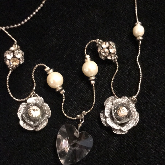 NWT Betsey Johnson Crystal Heart Silver Necklace - Picture 4 of 9